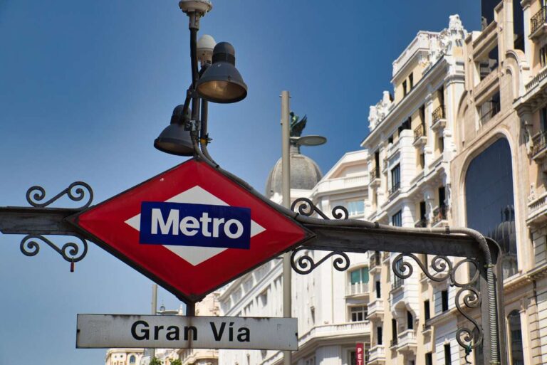 Madrid Metro entrance sign at Gran Vía