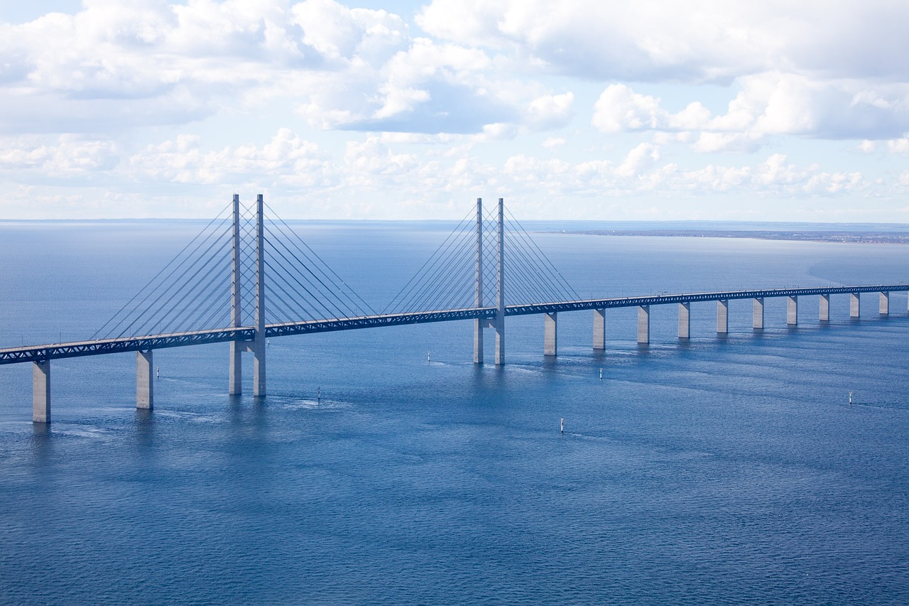 oresundsbron bridge connecting Copenhagen and Malmo