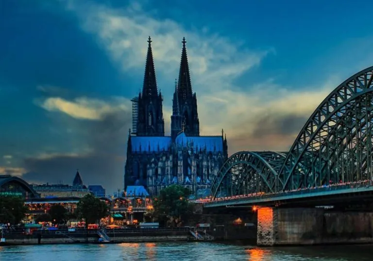 Night view of Cologne’s skyline featuring the cathedral and bridge